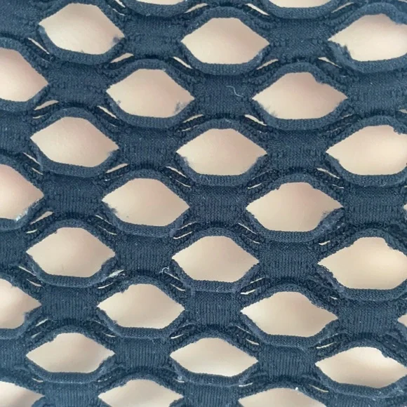 “project X” fishnet cut out long sleeve crop top - Picture 4 of 4